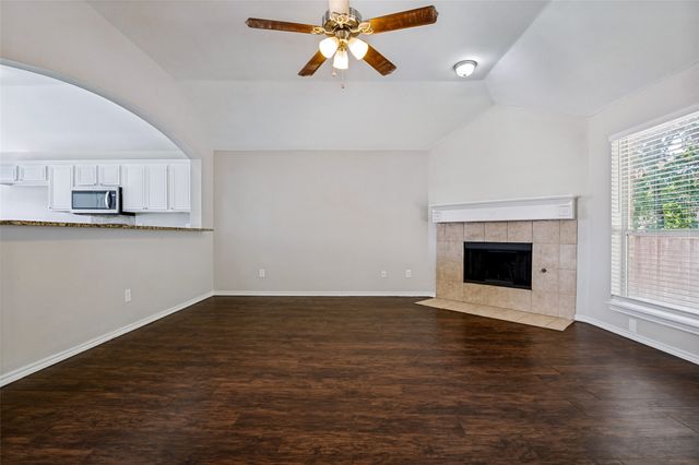 517 Saddlebrook Drive, Lancaster, TX 75146