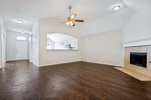 517 Saddlebrook Drive, Lancaster, TX 75146