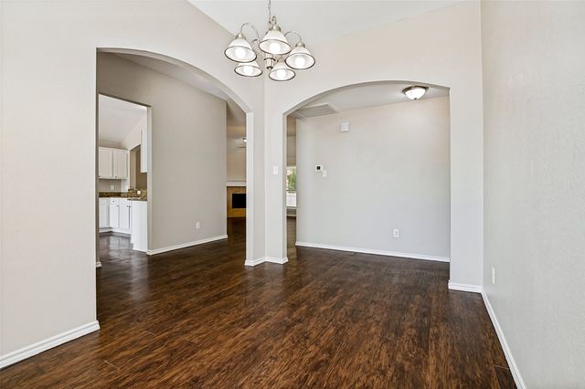 517 Saddlebrook Drive, Lancaster, TX 75146