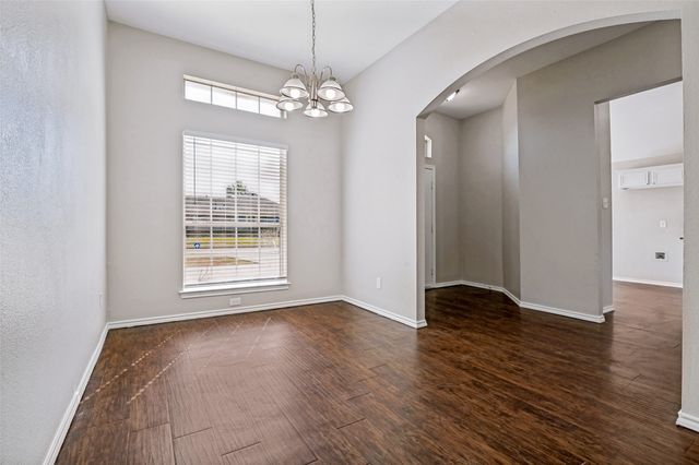 517 Saddlebrook Drive, Lancaster, TX 75146