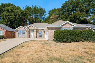 517 Saddlebrook Drive, Lancaster, TX 75146