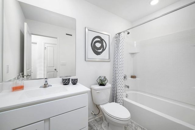 884 Briar Glen Court, Hampshire, IL 60140