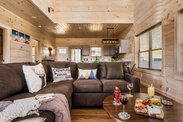 2852 Sequoia Road, Pigeon Forge, TN 37863