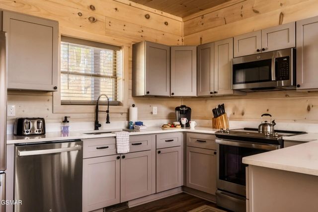 2852 Sequoia Road, Pigeon Forge, TN 37863