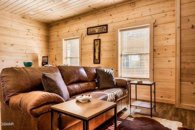 2852 Sequoia Road, Pigeon Forge, TN 37863