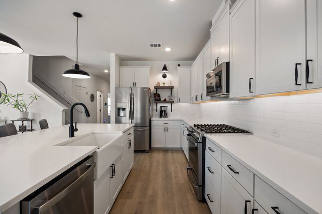 2233 Maple Ridge Drive, Van Alstyne, TX 75495