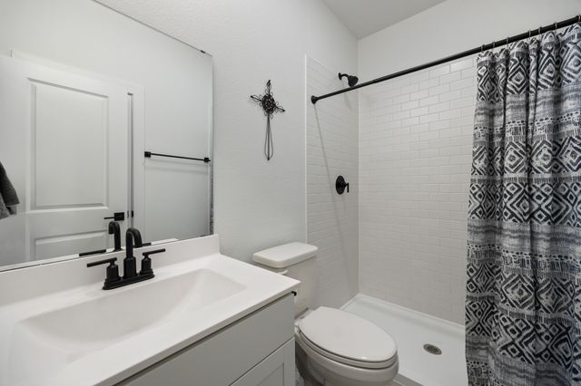 2233 Maple Ridge Drive, Van Alstyne, TX 75495