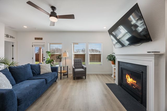 2233 Maple Ridge Drive, Van Alstyne, TX 75495