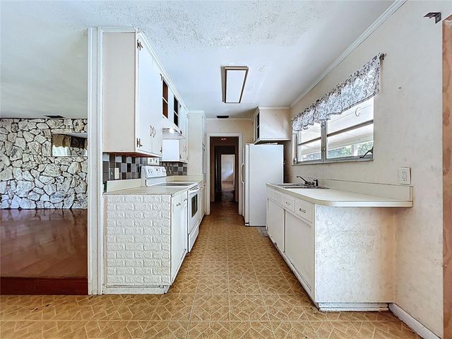 17902 BURNSIDE ROAD, Lutz, FL 33548