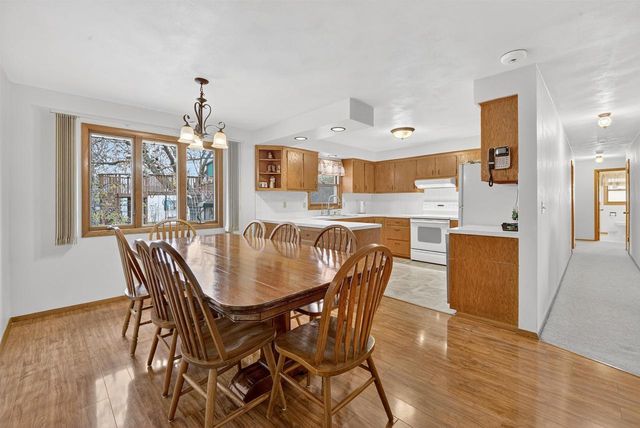 2205 WELHOUSE DRIVE, Kaukauna, WI 54130