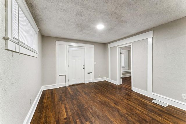 4224 Agnes Avenue, Kansas City, MO 64130