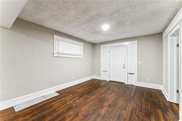 4224 Agnes Avenue, Kansas City, MO 64130