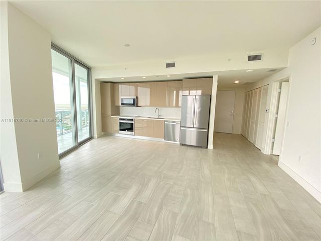 2000 Metropica Way 2104, Sunrise, FL 33323
