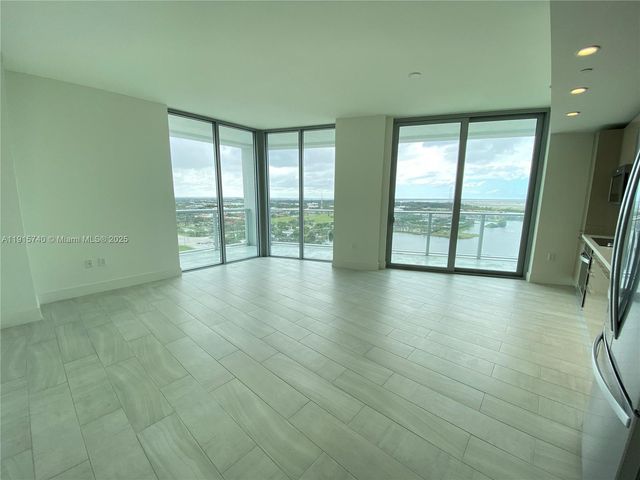 2000 Metropica Way 2104, Sunrise, FL 33323