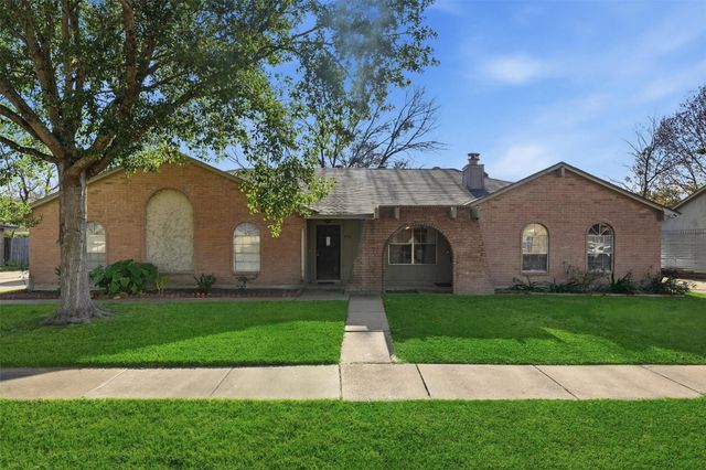3735 Meadow Place Drive, Houston, TX 77082