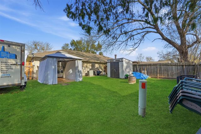 3735 Meadow Place Drive, Houston, TX 77082