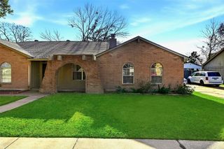 3735 Meadow Place Drive, Houston, TX 77082