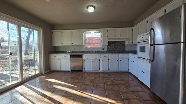 8208 NW 28th Terrace, Bethany, OK 73008