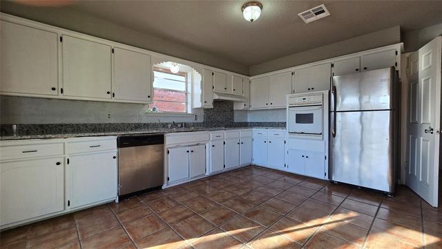 8208 NW 28th Terrace, Bethany, OK 73008