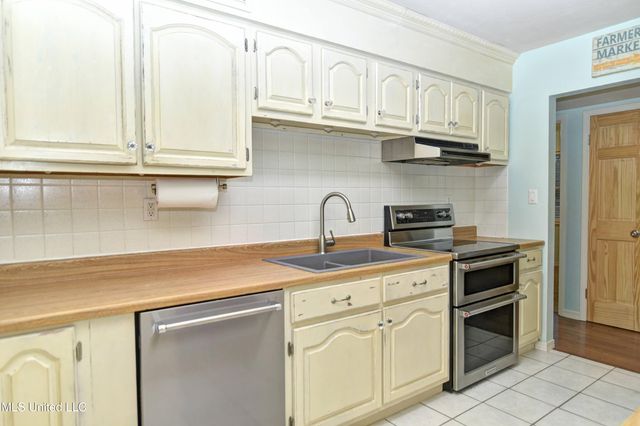 15469 Dobson Road, D'iberville, MS 39540