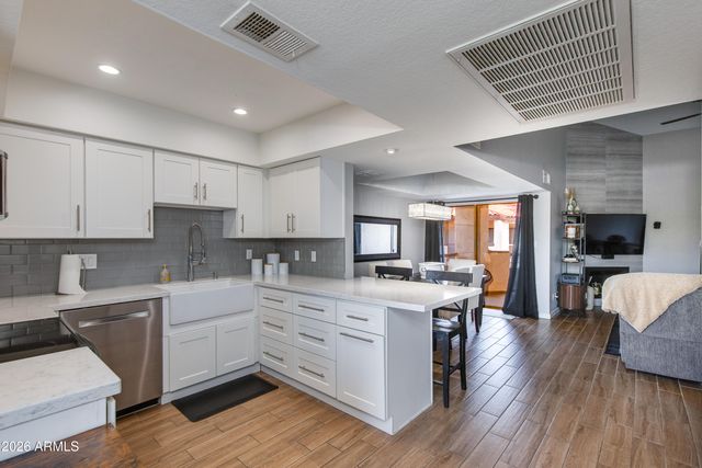 9115 E PURDUE Avenue 220, Scottsdale, AZ 85258