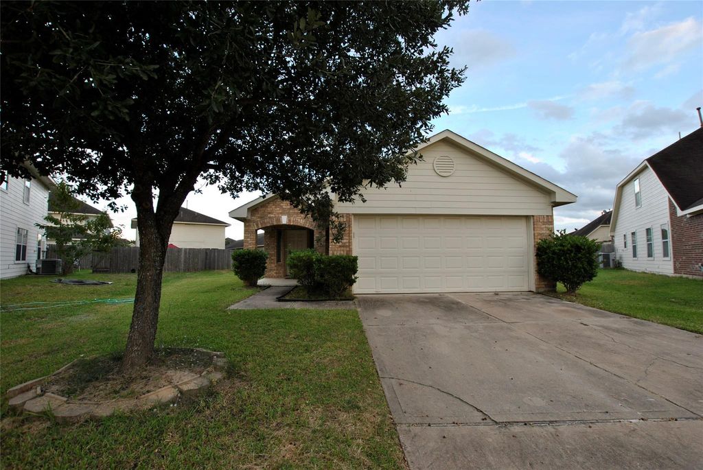 19007 S Whimsey Drive, Cypress, TX 77433