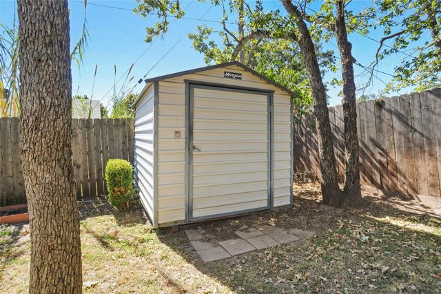 1116 Shadow Ridge Drive, Azle, TX 76020