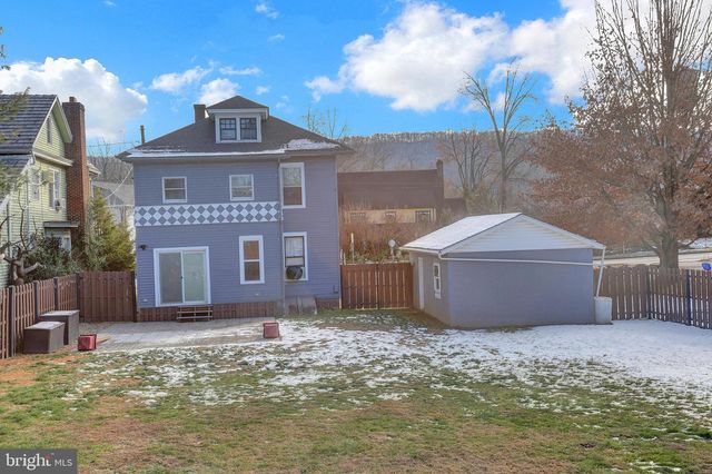 541 UNION ST, Millersburg, PA 17061