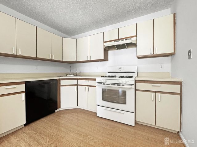 481 Danbury Lane, East Brunswick, NJ 08816