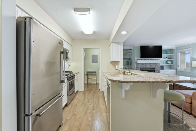 2402 Winona Ave Apt 8, Winona Lake, IN 46590