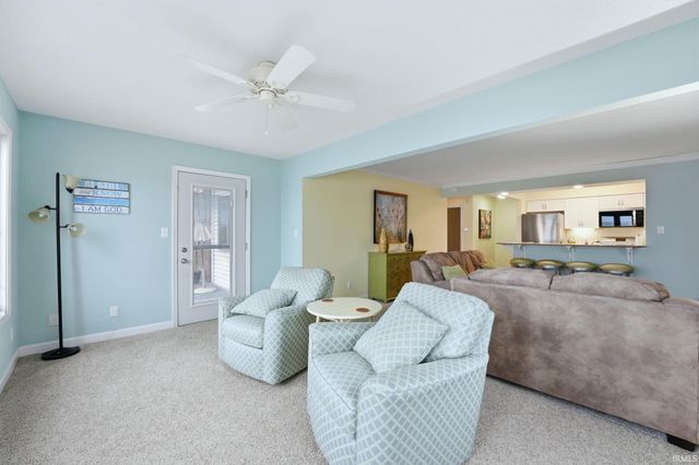 2402 Winona Ave Apt 8, Winona Lake, IN 46590