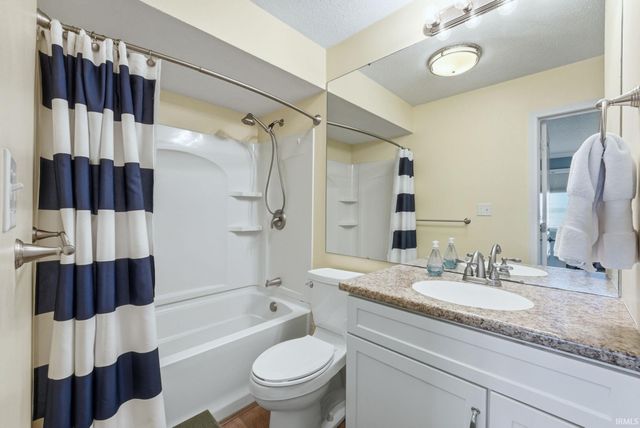 2402 Winona Ave Apt 8, Winona Lake, IN 46590