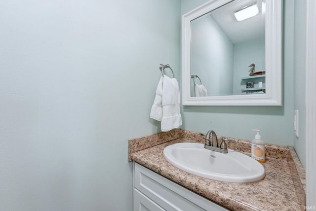 2402 Winona Ave Apt 8, Winona Lake, IN 46590