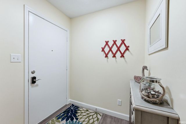 2402 Winona Ave Apt 8, Winona Lake, IN 46590