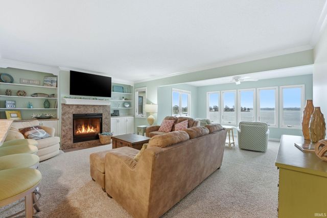 2402 Winona Ave Apt 8, Winona Lake, IN 46590