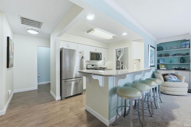 2402 Winona Ave Apt 8, Winona Lake, IN 46590