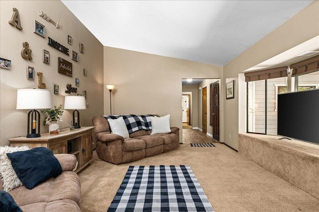 15886 Gibboney Ln, Grass Valley, CA 95949