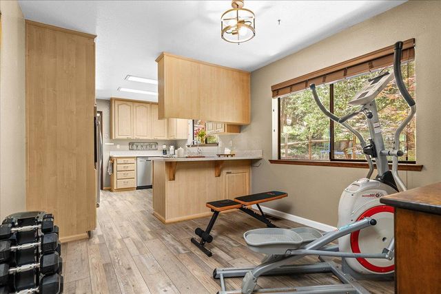 15886 Gibboney Ln, Grass Valley, CA 95949