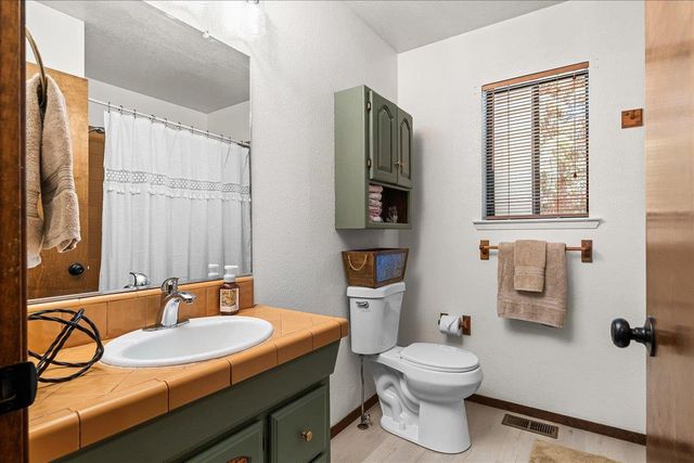 15886 Gibboney Ln, Grass Valley, CA 95949