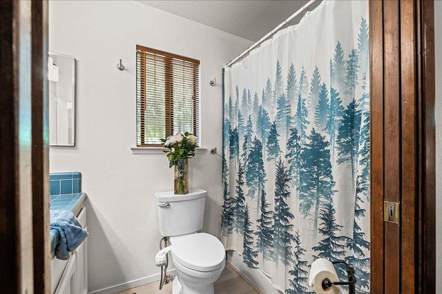15886 Gibboney Ln, Grass Valley, CA 95949