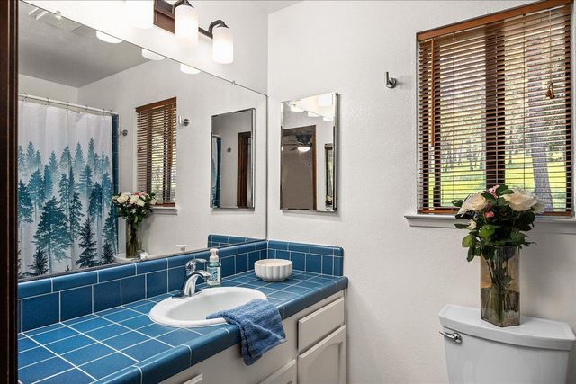 15886 Gibboney Ln, Grass Valley, CA 95949