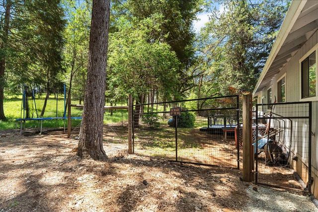 15886 Gibboney Ln, Grass Valley, CA 95949