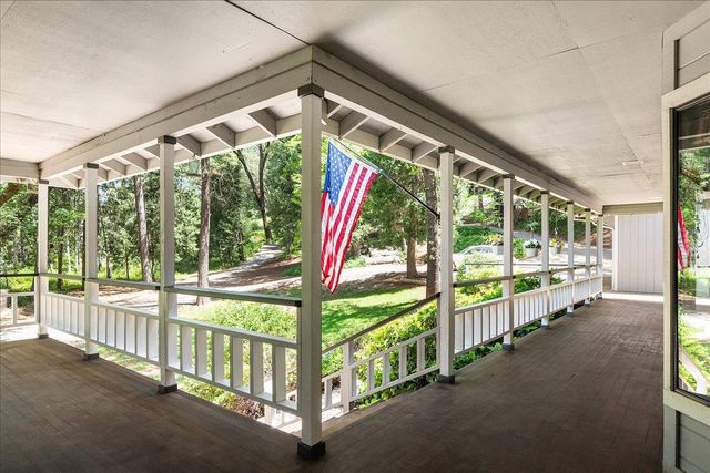 15886 Gibboney Ln, Grass Valley, CA 95949