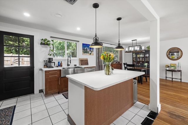 21 Mcadams Rd, Framingham, MA 01701