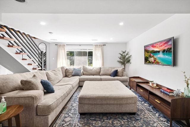 21 Mcadams Rd, Framingham, MA 01701