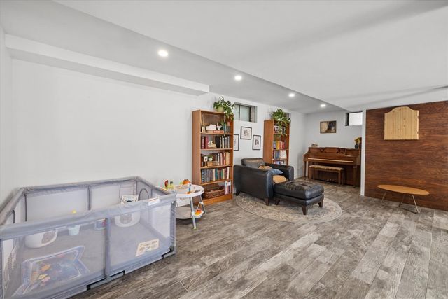 21 Mcadams Rd, Framingham, MA 01701