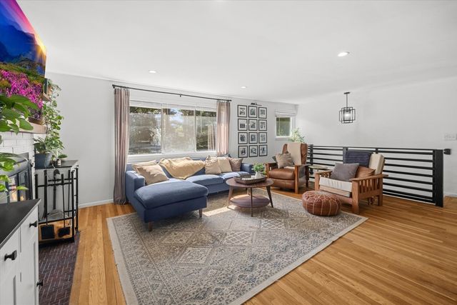 21 Mcadams Rd, Framingham, MA 01701
