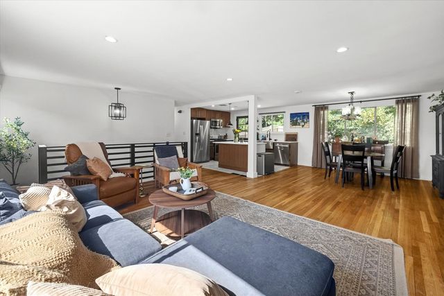 21 Mcadams Rd, Framingham, MA 01701