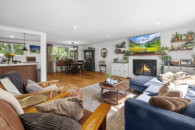 21 Mcadams Rd, Framingham, MA 01701