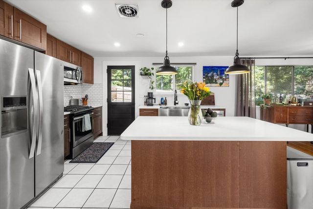 21 Mcadams Rd, Framingham, MA 01701
